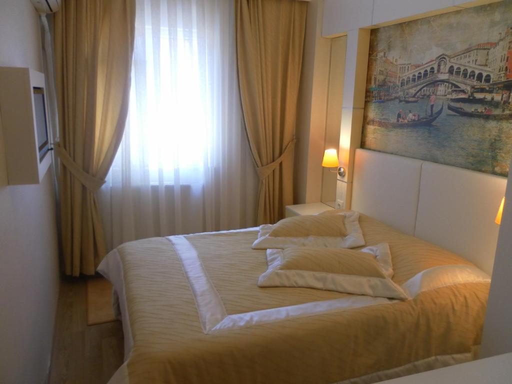 Hotel La White